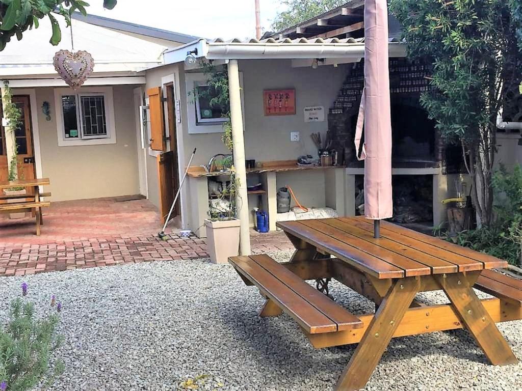Keedols Inn & Backpackers - Image 17