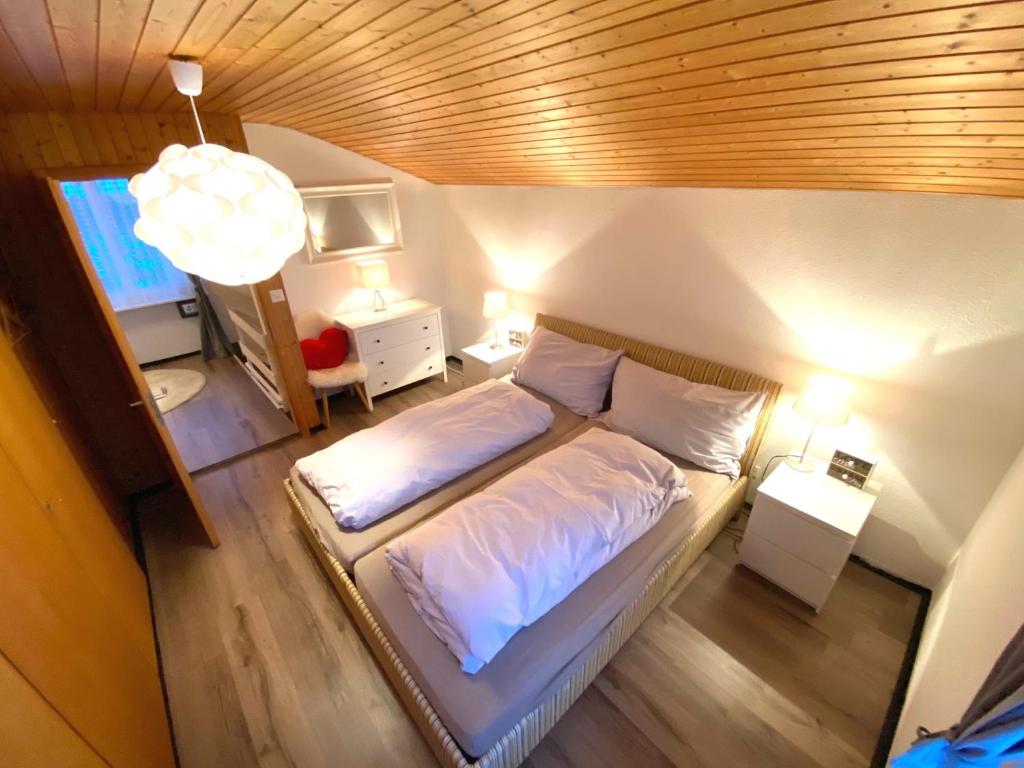 Postel nebo postele na pokoji v ubytování Haus Trynsch Flumserberg