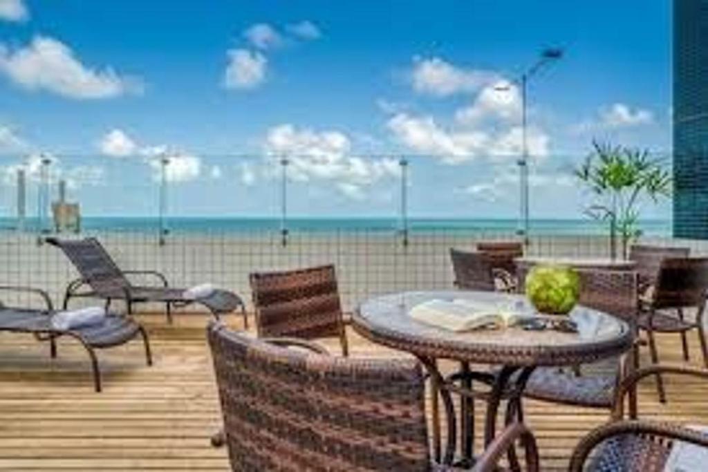  Hospede-se em Natal no antigo Intercity com vista mar na praia de Areia Preta por Carpediem