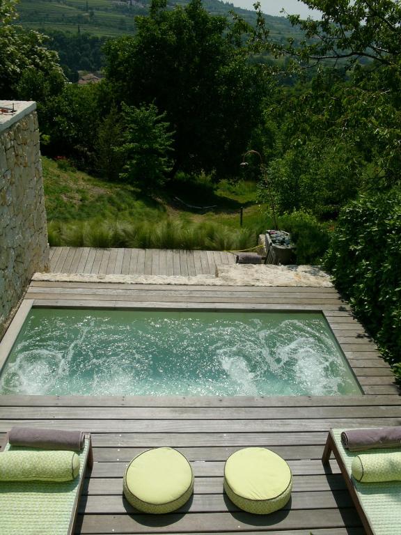 Basen w obiekcie Pianaura Suites lub w pobliżu