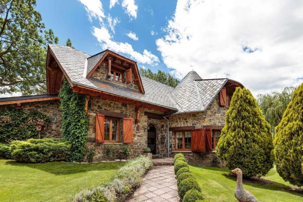 Vonkajšia záhrada v ubytovaní Chalet con gran jardín en Llivia
