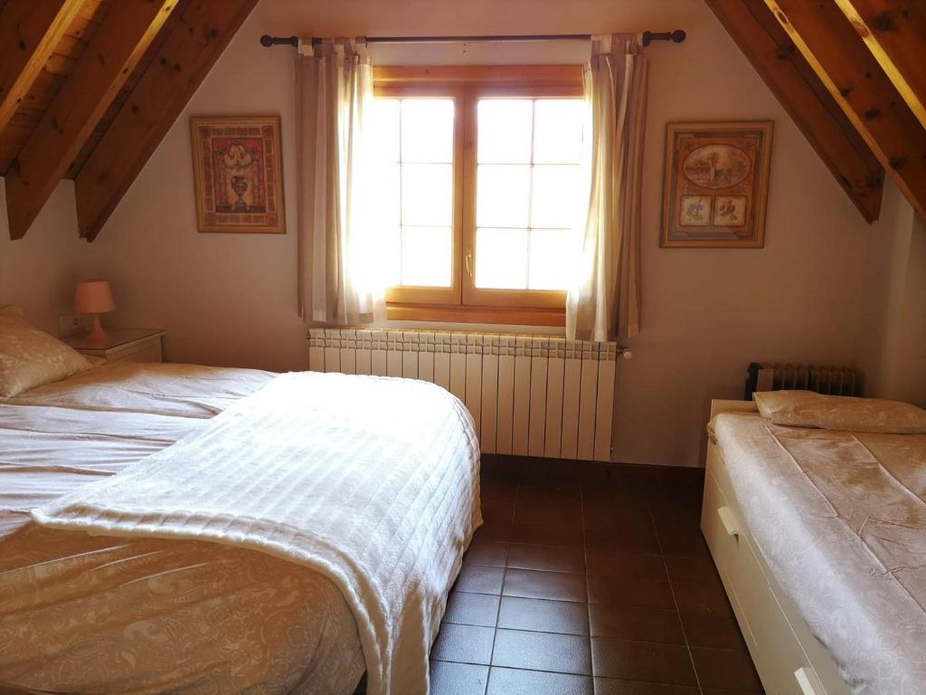 Posteľ alebo postele v izbe v ubytovaní Chalet con gran jardín en Llivia