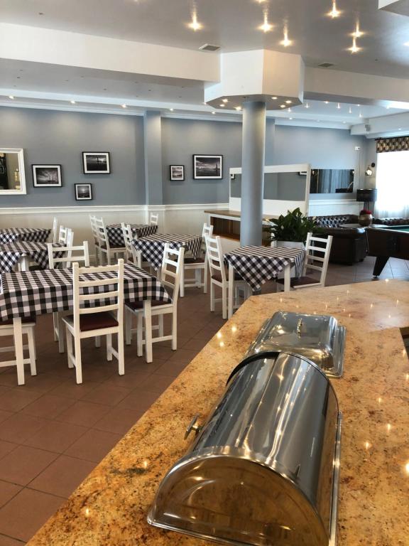 Reštaurácia alebo iné gastronomické zariadenie v ubytovaní Avila Park & SPA