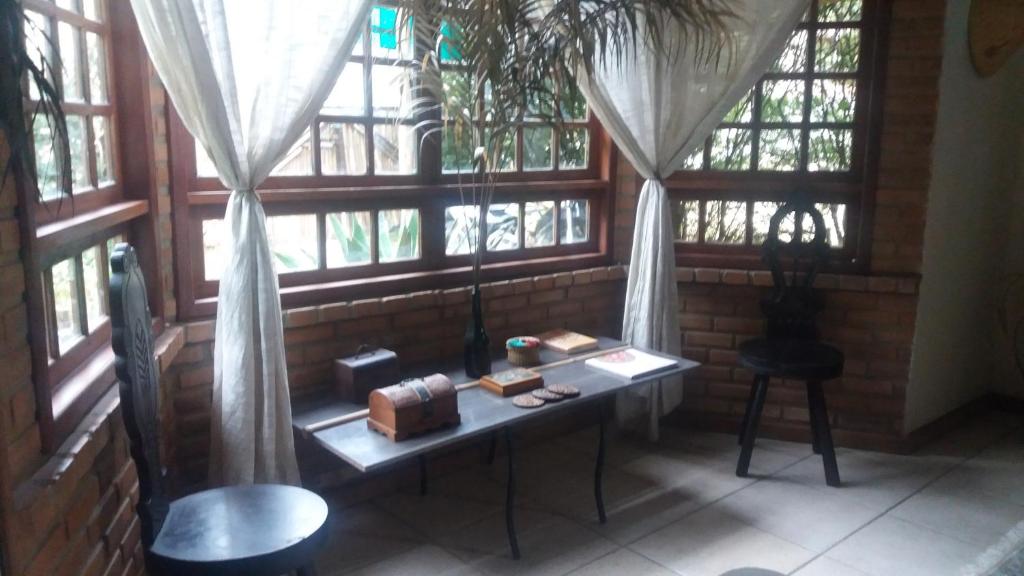  Charmosa Casa de Campo no Centro de Lumiar com Prainha de Rio Exclusiva no Quintal Wi-Fi e Churrasqueira