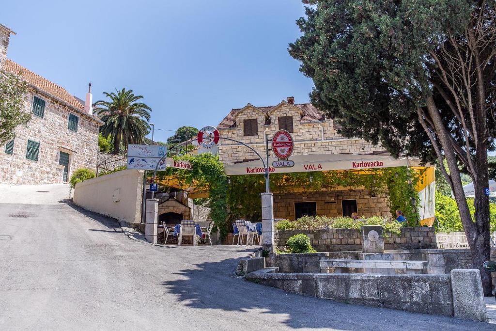 Το κτήριο όπου στεγάζεται  ο ξενώνας