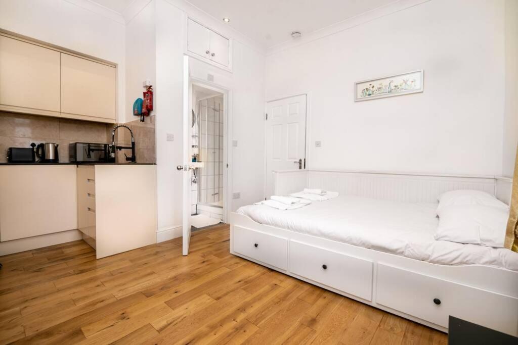 Amazing Studio Flat - 3 mins to Arnos Grove tube