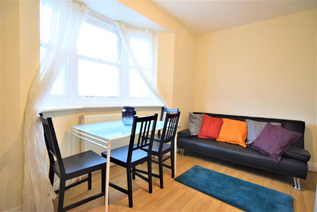 3 bedroom flat NEXT TO BRIGHOTON LEWES ROAD