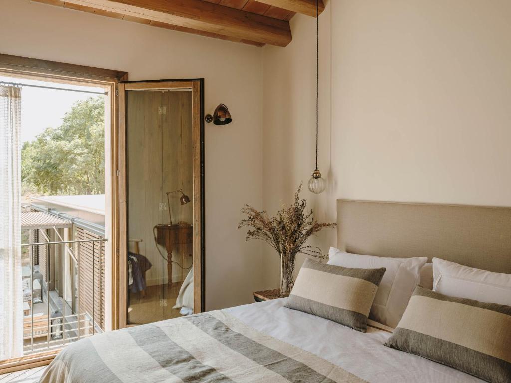 Postel nebo postele na pokoji v ubytování Mas Generós - Adults-Only Eco Hotel