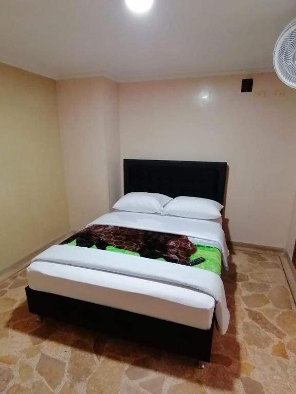 Postel nebo postele na pokoji v ubytování HOTEL GOLDEN SUITE