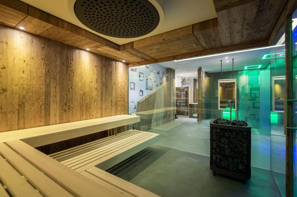 オルティゼーイにあるHotel COSMEA 4 Stars - Your Honeymoon & Dolomites experienceのギャラリーの写真