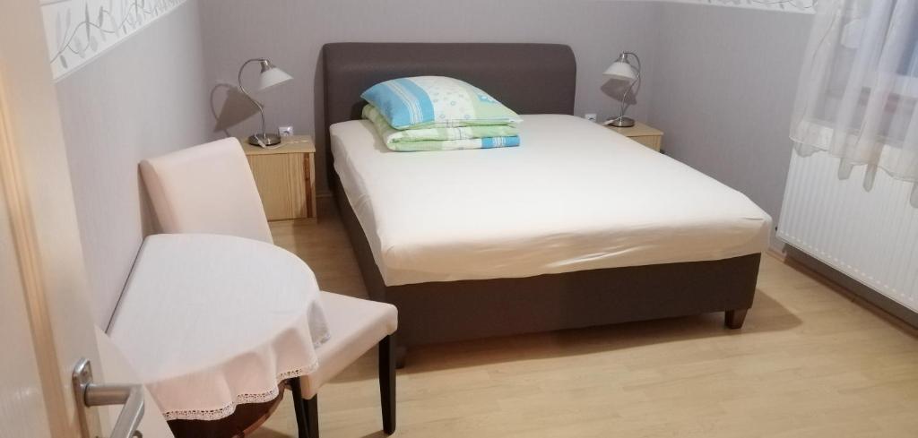 Postel nebo postele na pokoji v ubytování Radek Vendégház és Apartman