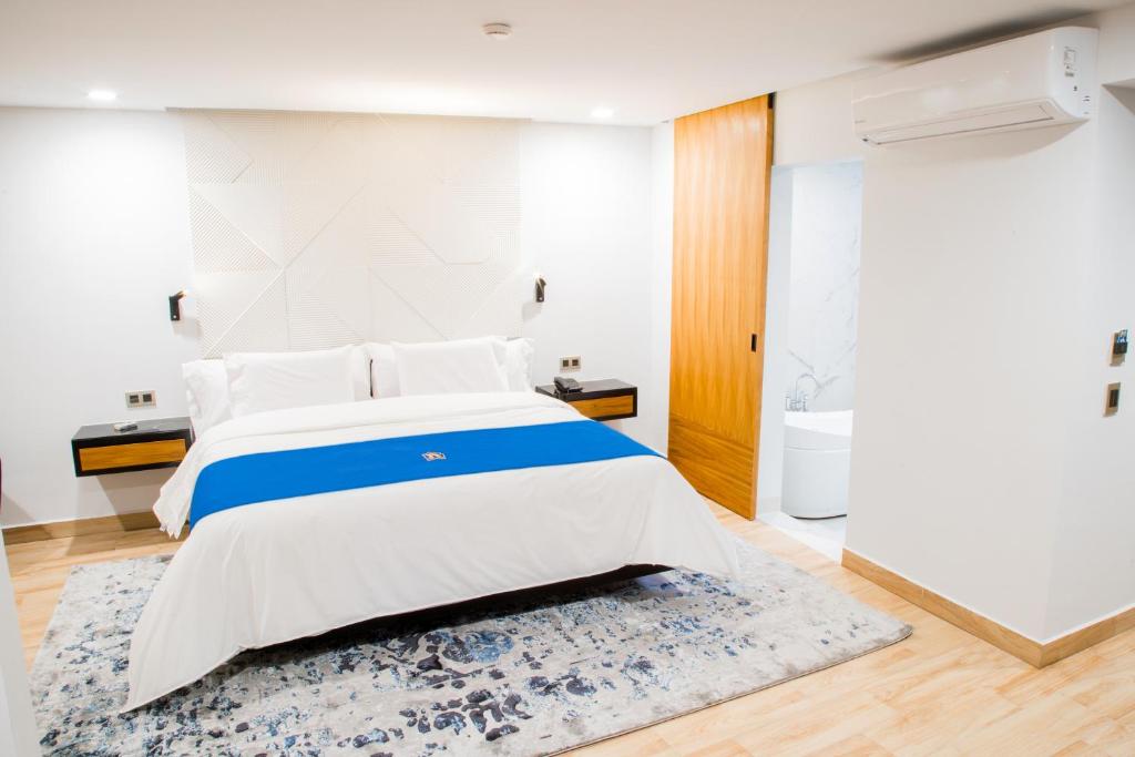 Postel nebo postele na pokoji v ubytování Ramë Hotel Boutique