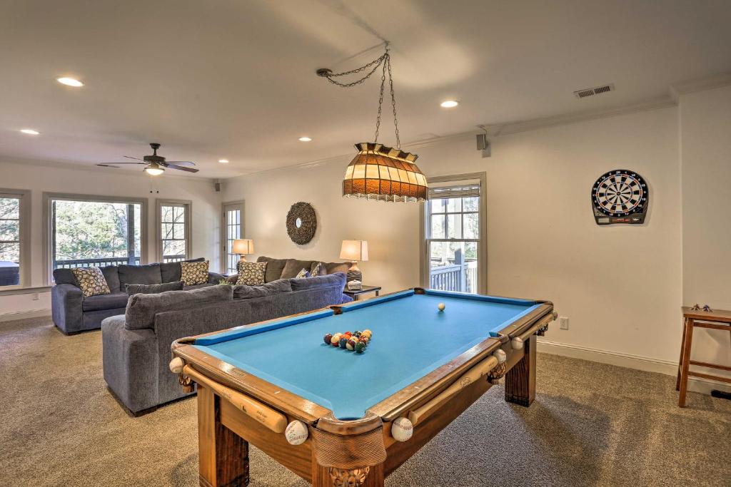 Vacation Home Big Canoe Escape with Game Room, Deck and Hot Tub!, Jasper,  GA 