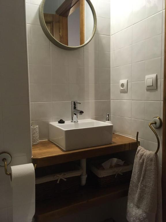 Kúpeľňa v ubytovaní PRECIOSO CHALET JUNTO A POTES CON PISCINA-4 Hab,3 Baños