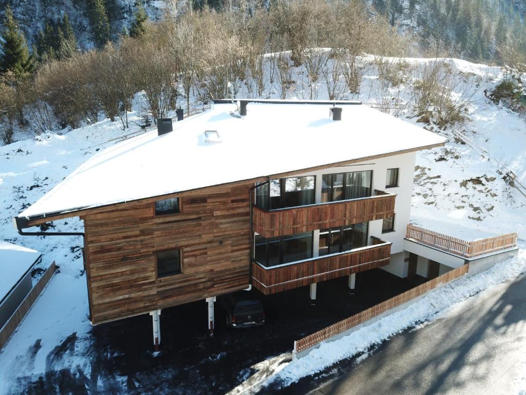 an aerial view of a house in the snow at Almhittn - Luxus Appartements in Finkenberg