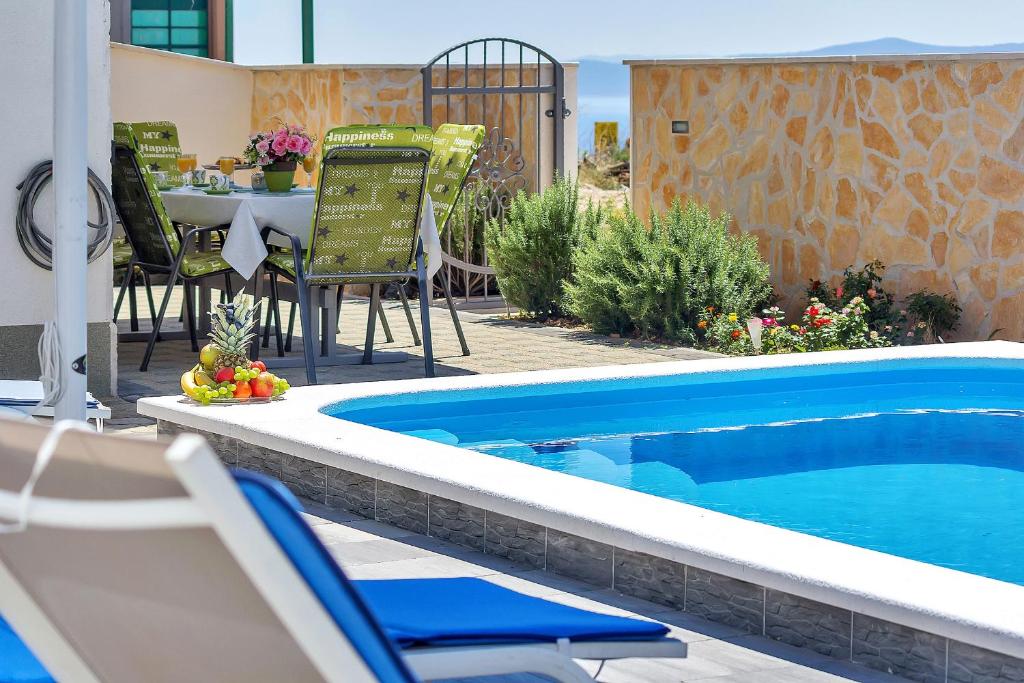 Bazén v ubytovaní Holiday home Nadea - with private pool alebo v jeho blízkosti