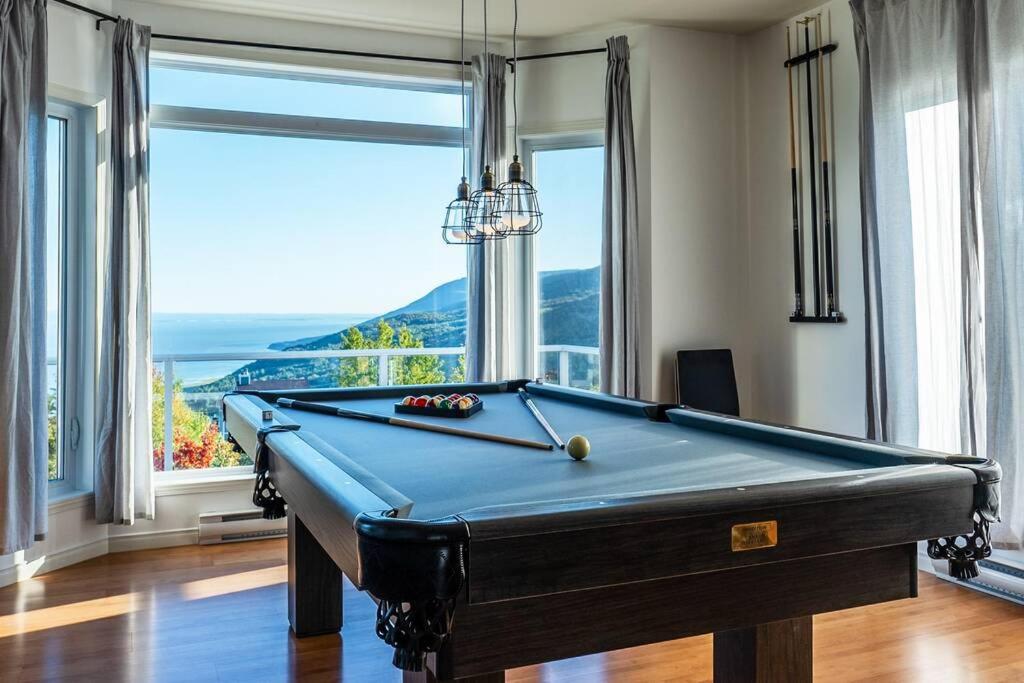 Chalet panoramique (unité du bas) Spa, vue et Massif, PetiteRivière