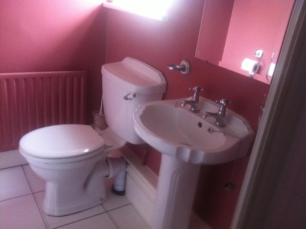 Uma casa de banho em Ivyleigh House