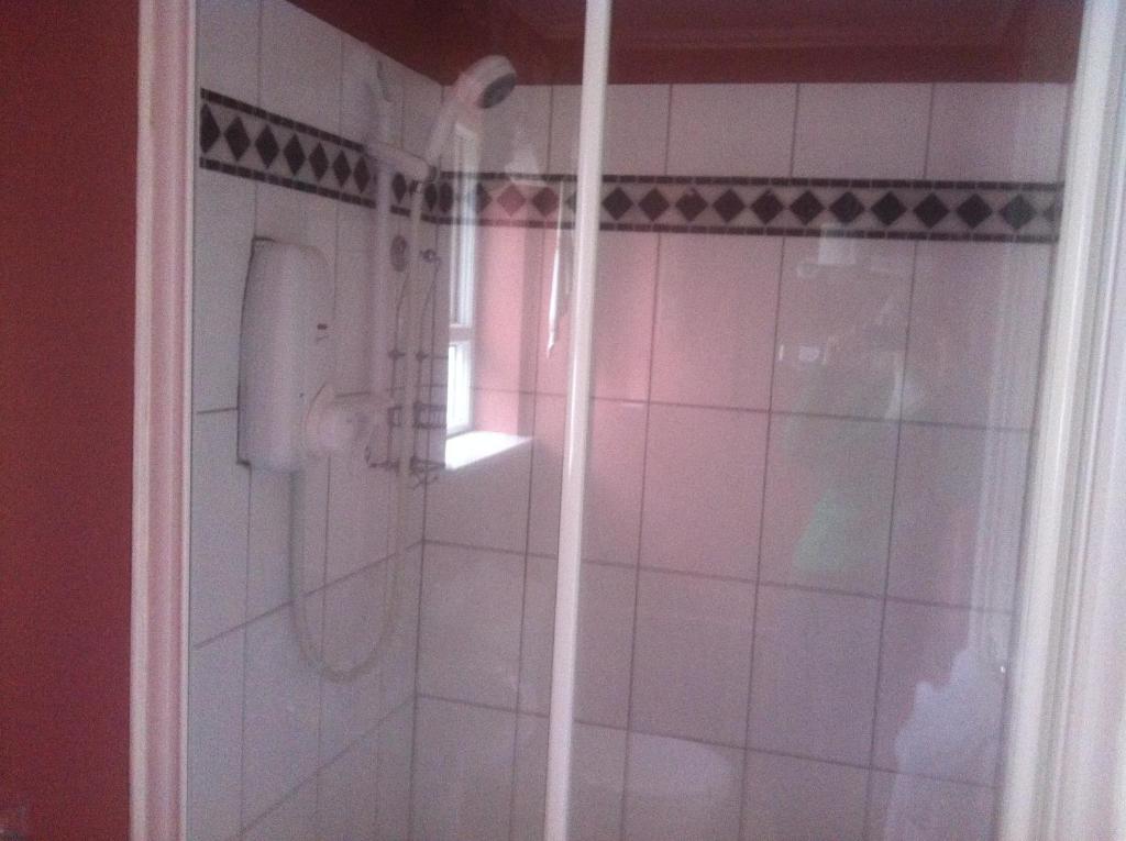 Uma casa de banho em Ivyleigh House