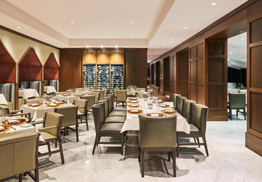 Restaurace v ubytování Vail Residences at Cascade Village, a Destination by Hyatt Residence