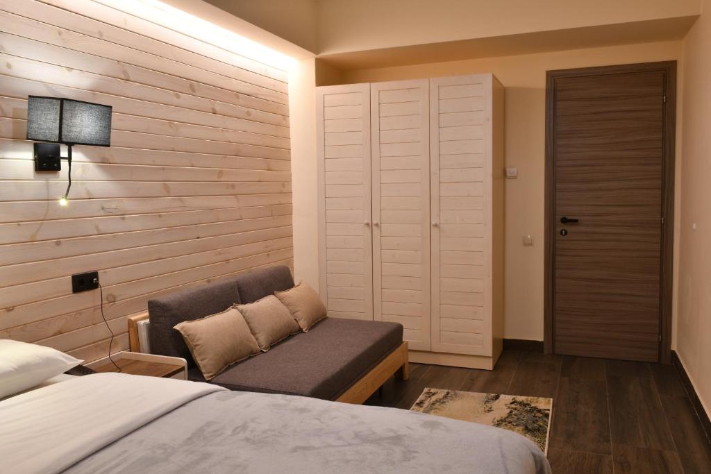 Postel nebo postele na pokoji v ubytování Gudauri Hills Apart Hotel