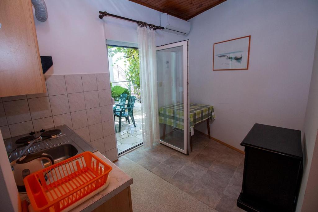 Fotografie z fotogalerie ubytování Apartments Fortuna 3427 v destinaci Lokva Rogoznica