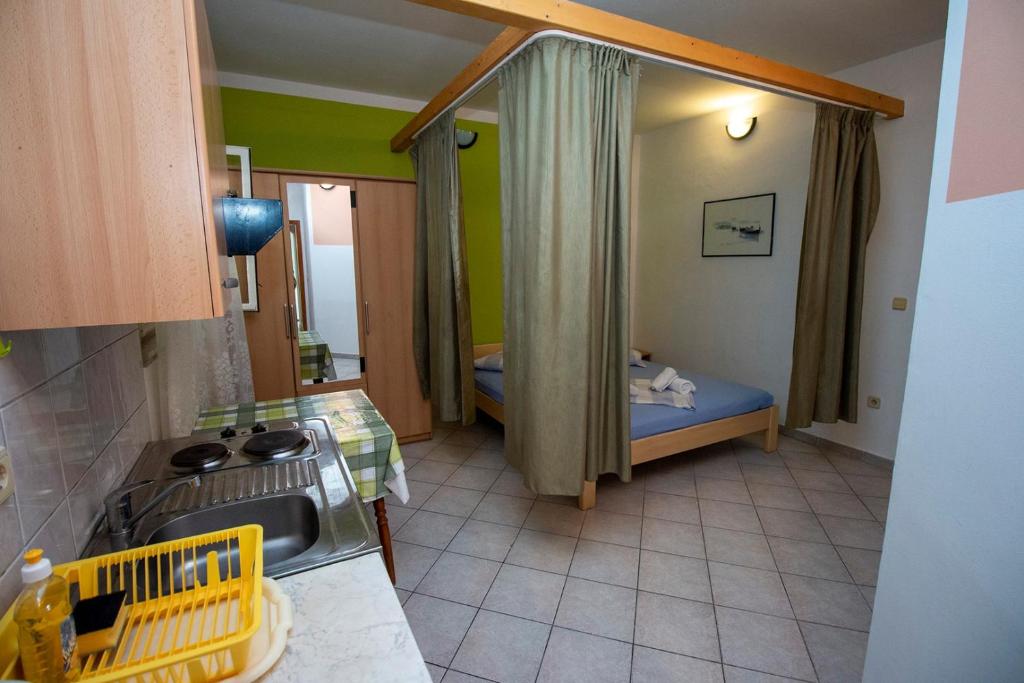 Fotografie z fotogalerie ubytování Apartments Fortuna 3427 v destinaci Lokva Rogoznica