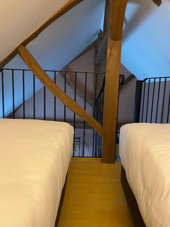 Postel nebo postele na pokoji v ubytování Hôtel Loysel le Gaucher
