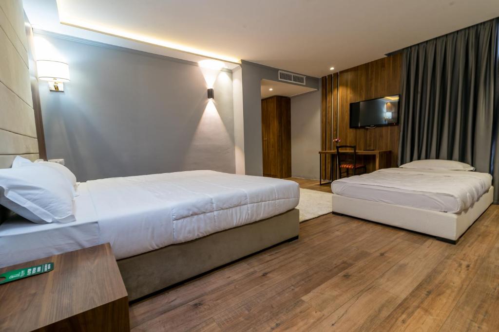 Deluxe & Executive SPA by Rafaelo - Drievoudige Kamer Met Uitzicht Op Het Zwembad