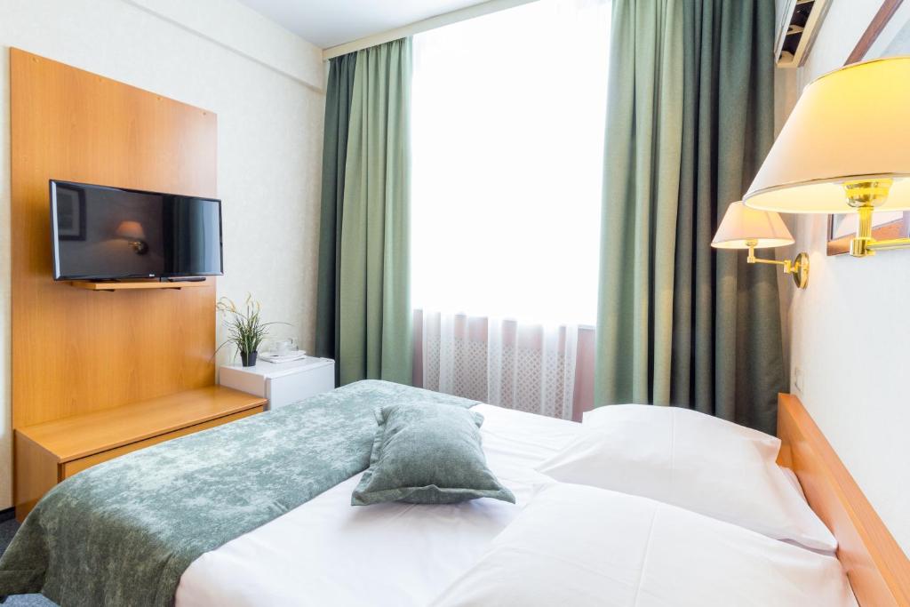 Equator Hotel