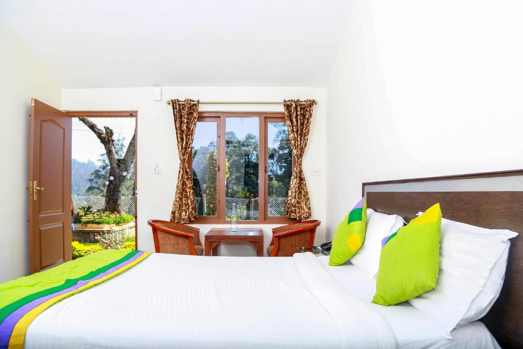 Postel nebo postele na pokoji v ubytování Yantra Resort By Spree Ooty