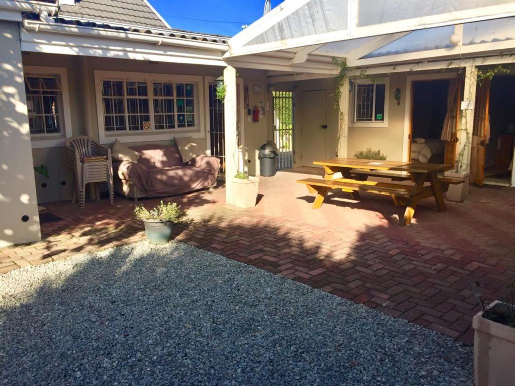 Keedols Inn & Backpackers - Image 19