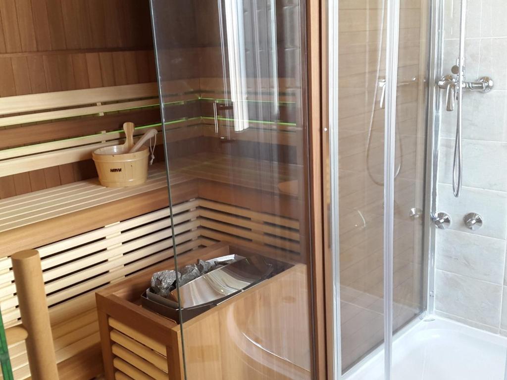 Kúpeľňa v ubytovaní Villa Almas - Heated Pool, Sauna, Gym and Tennis Court