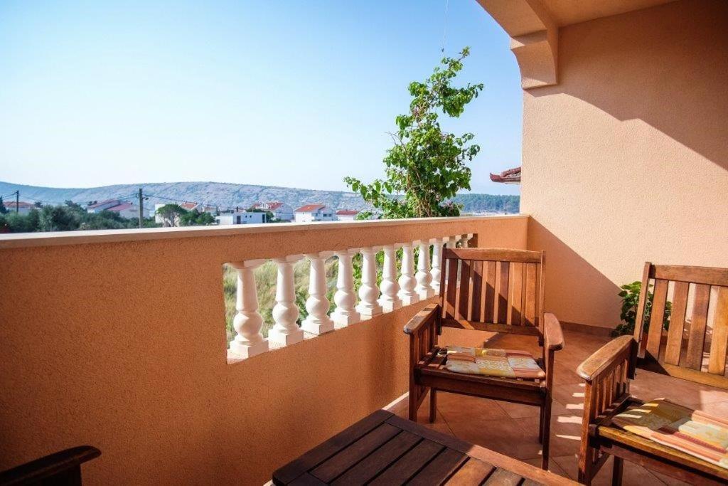 a balcony with a table and chairs and a view at Apartments Jasko 2895 in Barbat na Rabu