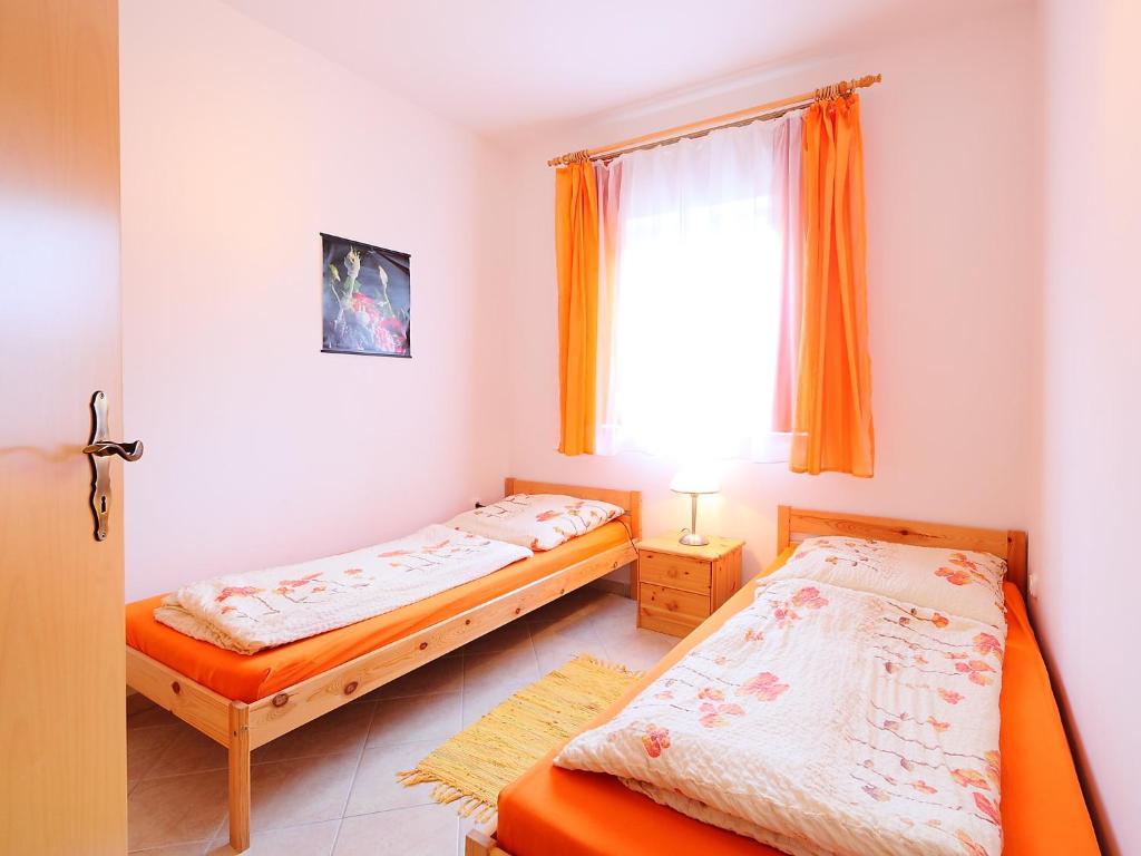 Posteľ alebo postele v izbe v ubytovaní Apartment Amarillo 1 by Interhome