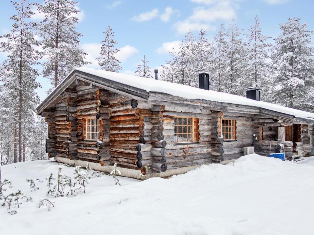a log cabin in the snow at Holiday Home Olokolo 2 by Interhome in Nissi