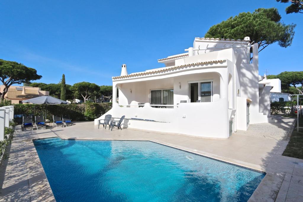 Villa Pinhal 213-CleverDetails- Sleeps 8, Quiet area, walking distance