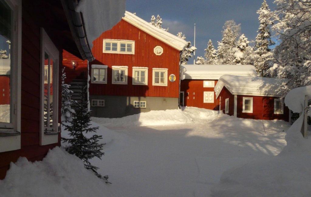 STF Kvikkjokk Fjällstation en invierno