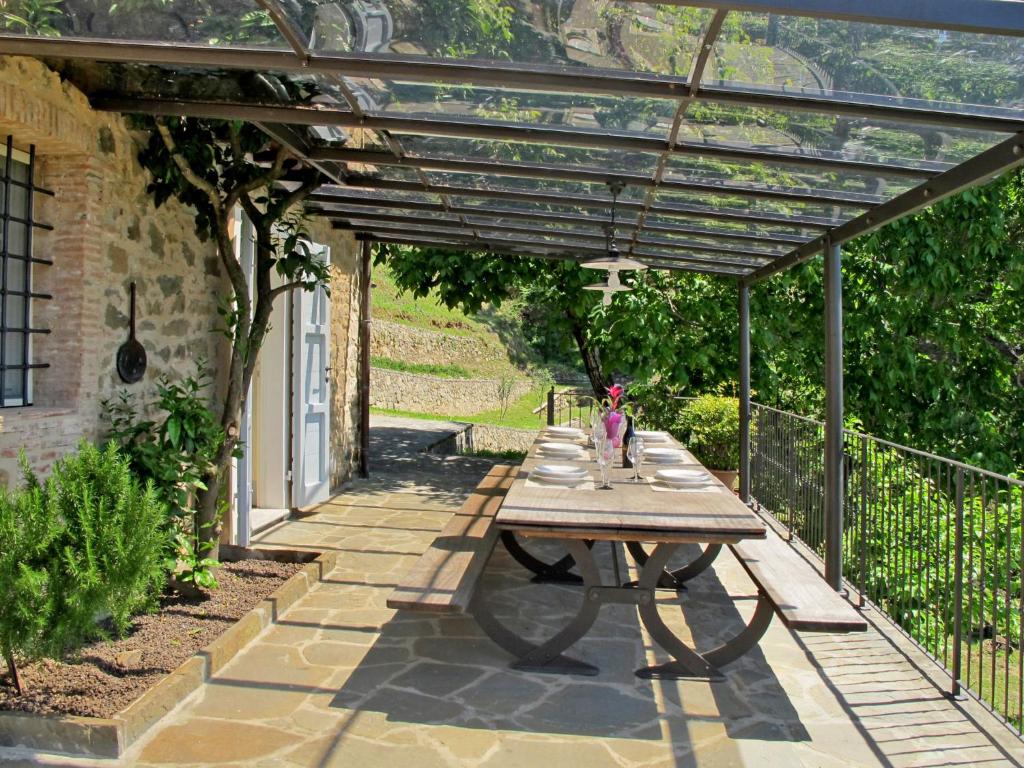 Vonkajšia záhrada v ubytovaní Holiday Home Noce by Interhome