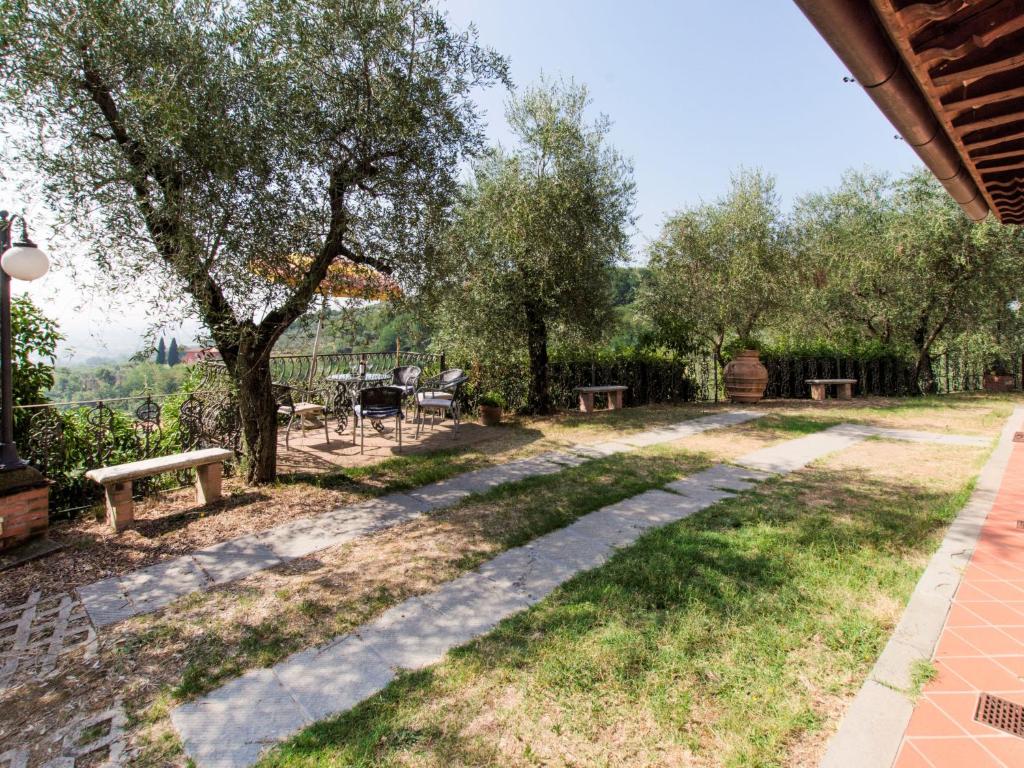 Vonkajšia záhrada v ubytovaní Holiday Home Iacopo by Interhome