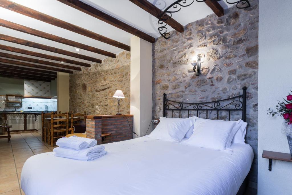 A bed or beds in a room at Complejo Rural Turimaestrat
