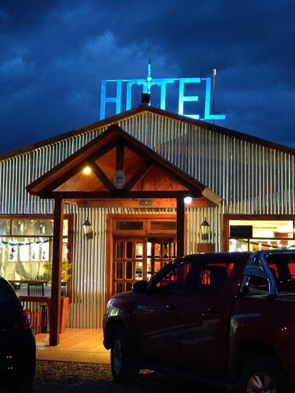 a building with a truck parked in front of it at Che Cauquen in Puerto Santa Cruz