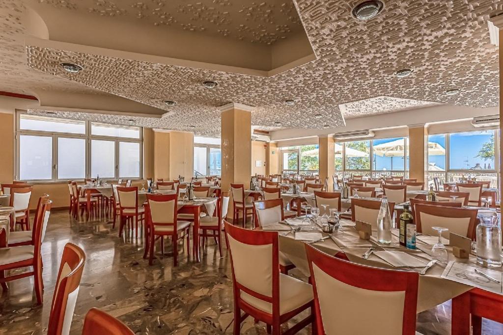 A restaurant or other place to eat at Hotel San Giorgio