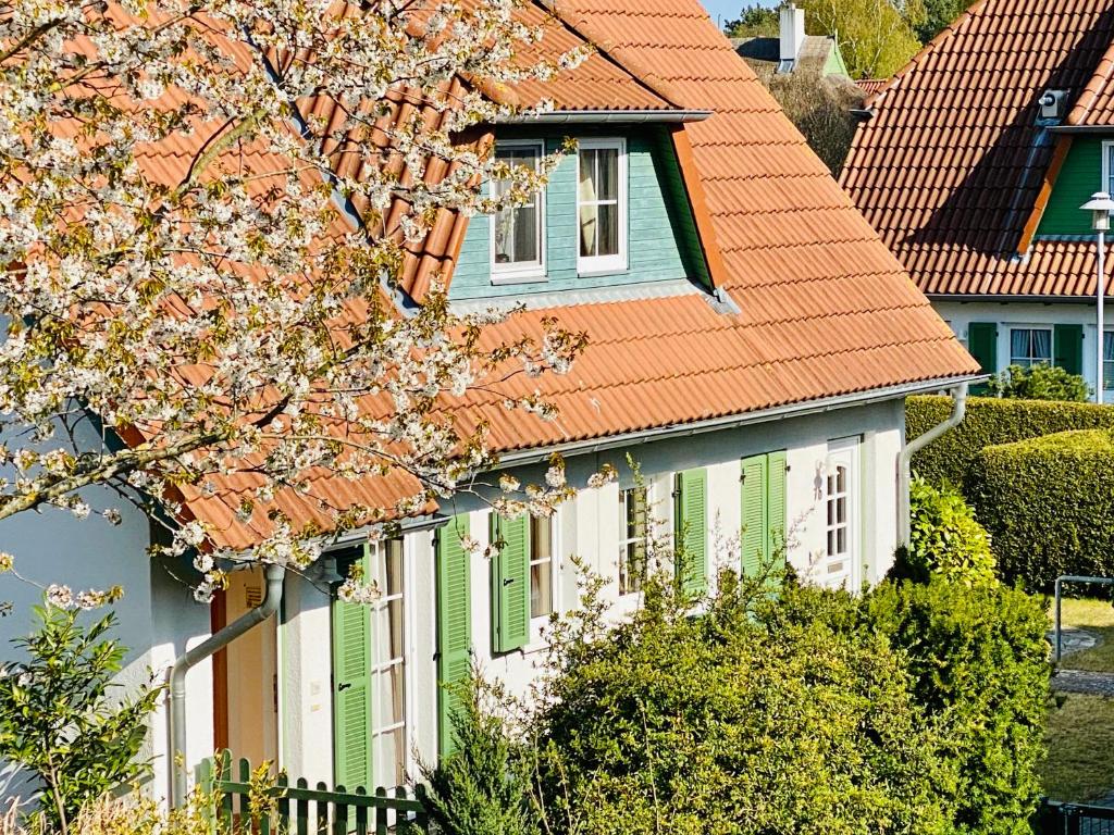 an older house with an orange roof at Dünenresidenz Heideweg 7a in Ostseebad Karlshagen