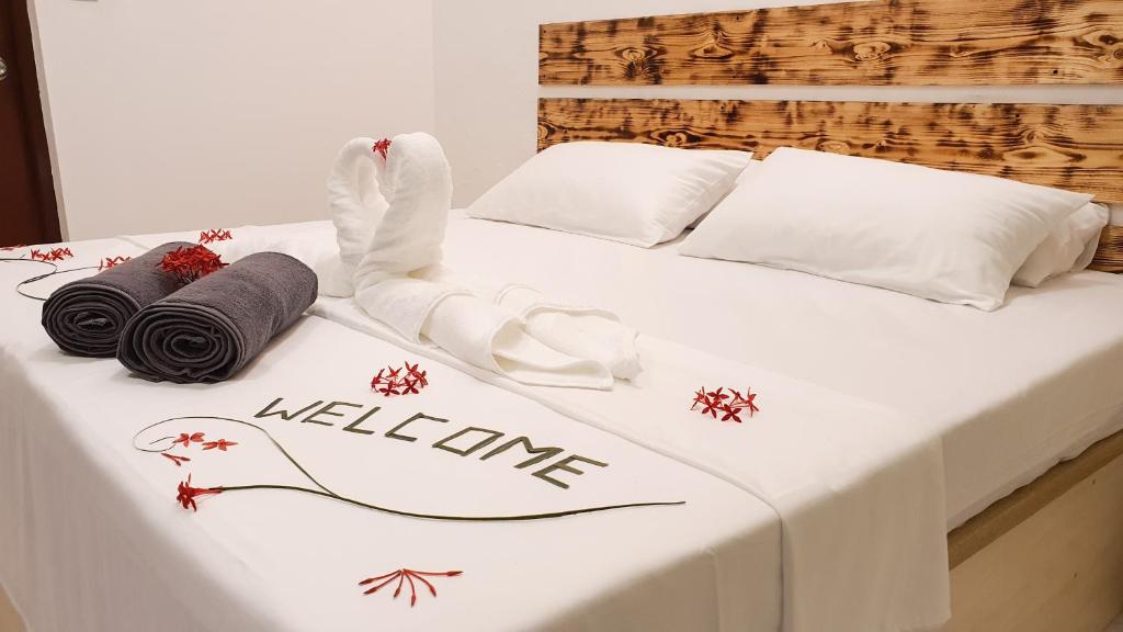 Thoddoo Island Life - 3