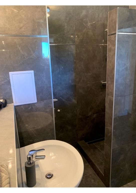 Koupelna v ubytování Club218 Holiday Apartman Siófok