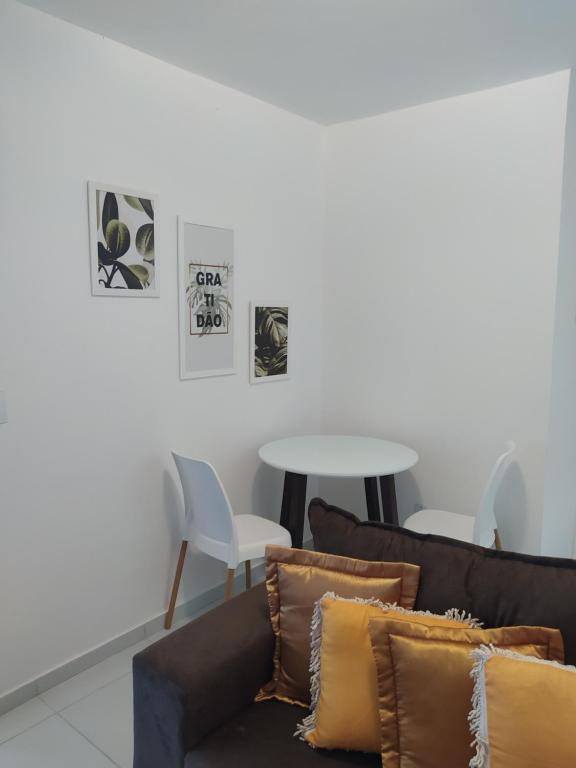  Apartamento mobiliado em candeias a 200m da praia