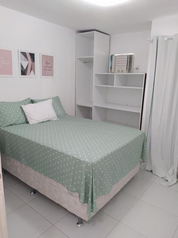  Apartamento mobiliado em candeias a 200m da praia