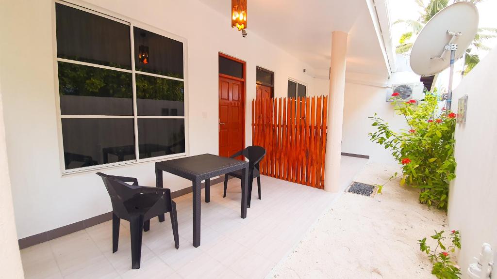 Thoddoo Island Life - 4