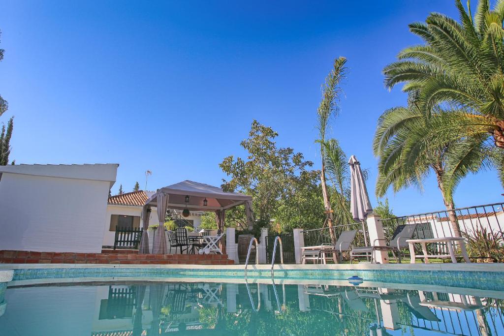The swimming pool at or close to Villa El Hogar